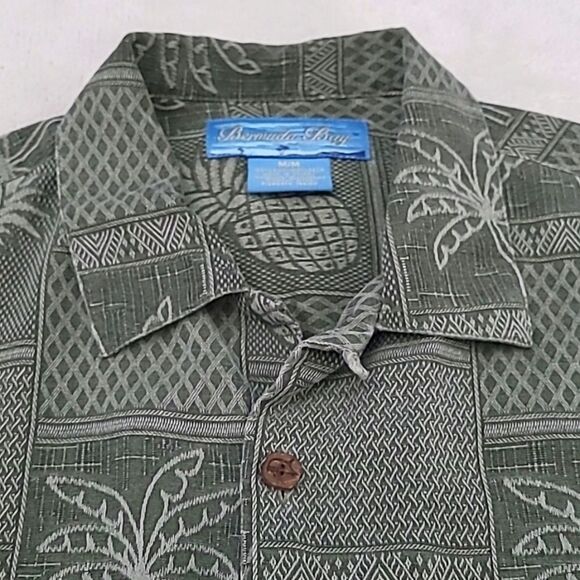 Bermuda Bay Men's Medium Silk Shirt Button Down Short Sleeve Green Tropical - Picture 7 of 16